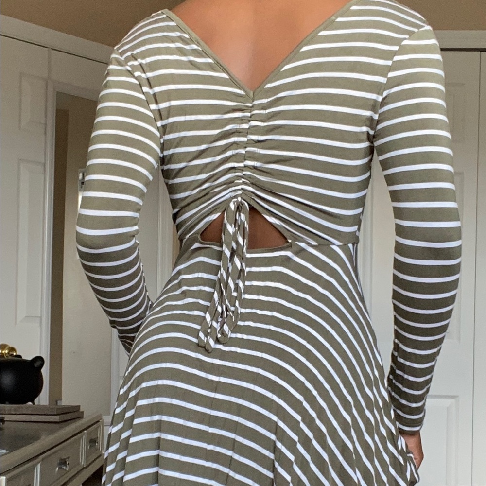 STRIPED LONG SLEEVE KNEE LENTGH FLOWY DRESS
